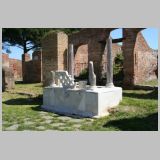 2526 ostia - regio iv - insula vii - portico and caseggiato della fontana con lucerna (iv,vii,1-2).jpg